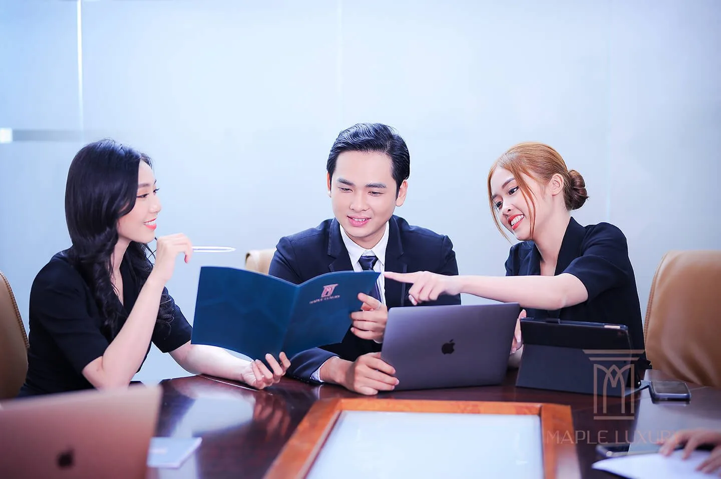tuyen dung maple luxury 1