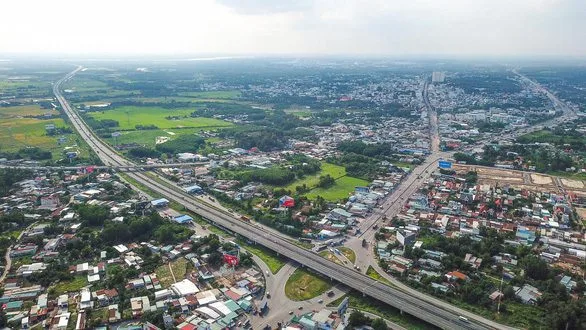 Tang lan xe cao toc Long Thanh 1