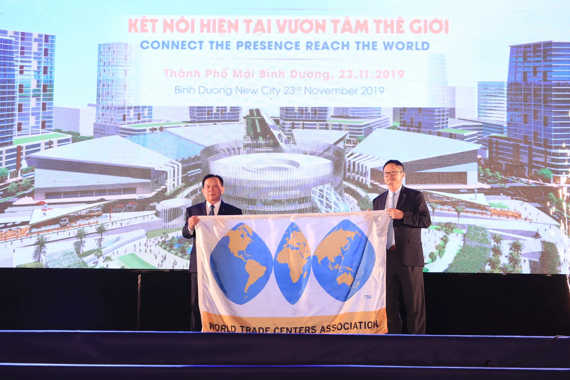02 dai dien hiep hoi trung tam thuong mai the gioi trao co cho dai dien chu dau tu trung tam thuong mai the gioi binh duong 1574522745728462958266