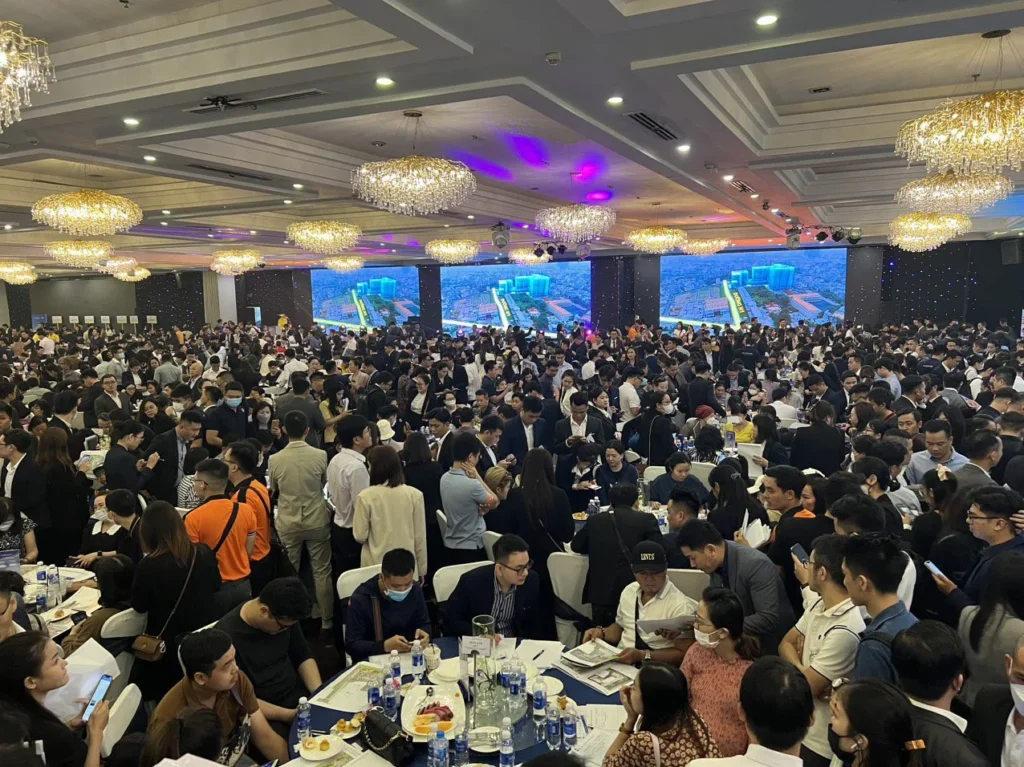 Sự kiện mở bán The Privia: Dự án tốt nhất năm 2023 8 z4913135401932 c0bffe77e255aaf8e6dc6e2d48cf2886