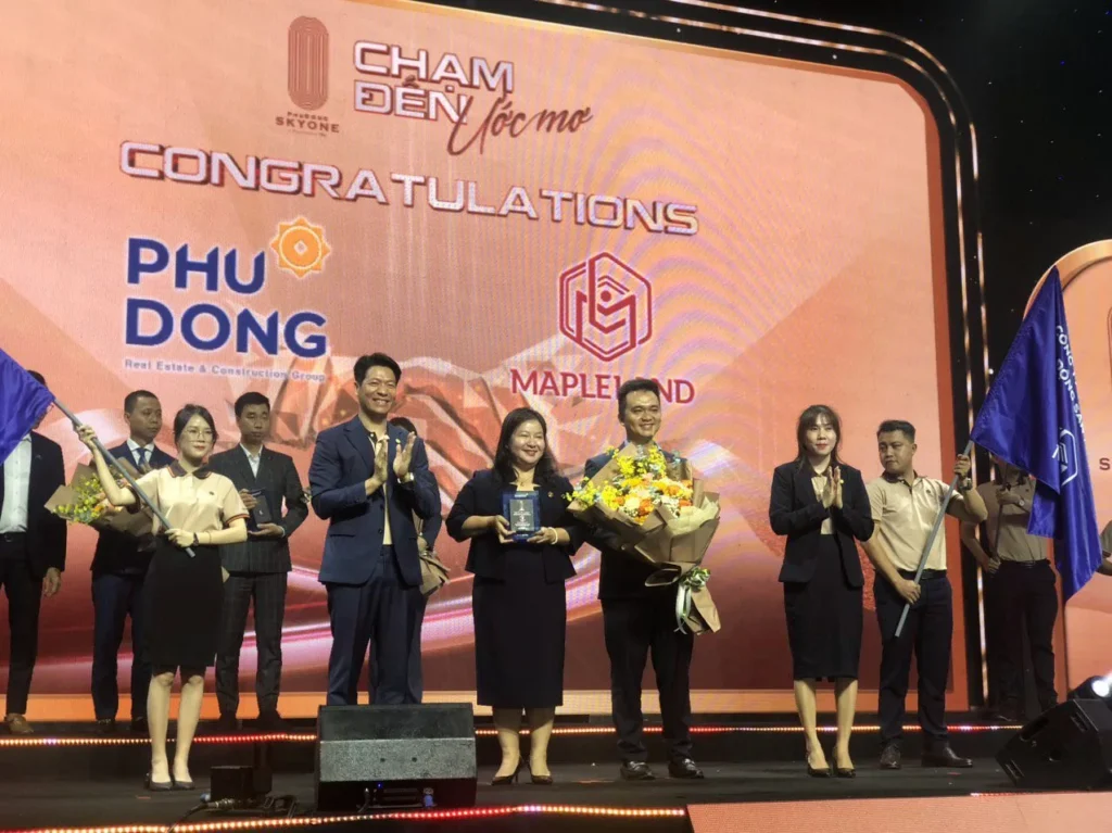MapleLand đại lý chính thức F1 dự án Phú Đông SkyOne 30 z5267514864223 4e898aec3afe3935183716a6cb28f8da