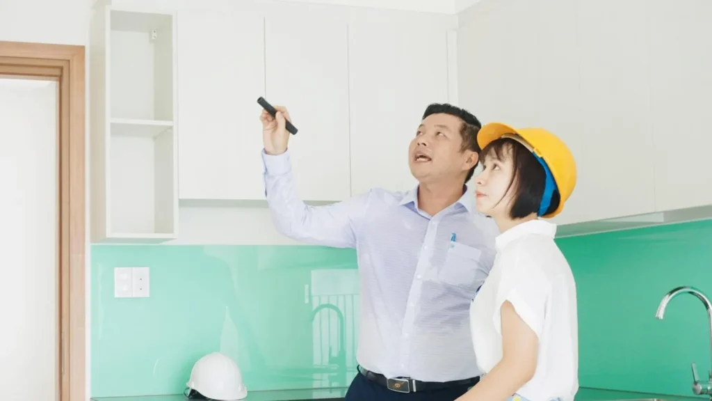 Khách đến xem thực tế căn hộ Honas Residence