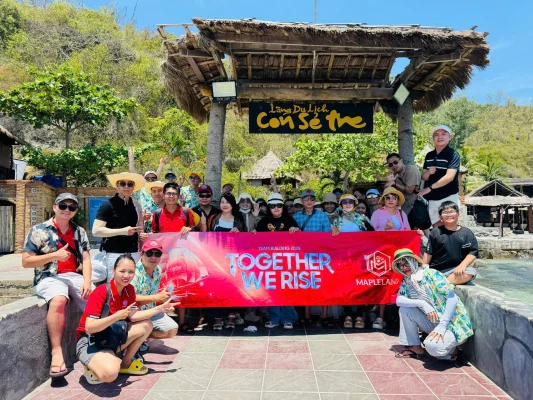 Team Building 2025 - Mapleland Together We Rise 34 z6907195265407 3a691d7a7c6f696095350ebc75cc33ce 11zon