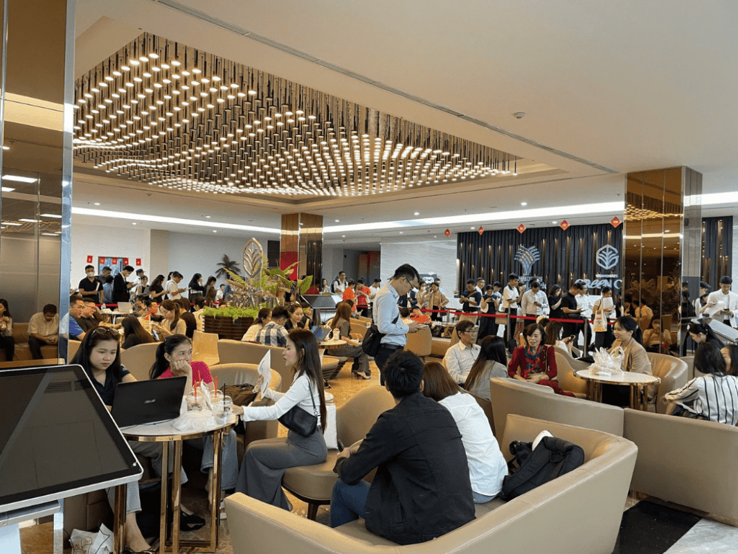 Hàng trăm nhà đầu tư xếp hàng ký quỹ phân khu Vịnh Ngọc Vinhomes Cần Giờ tại TP.HCM và Hà Nội.