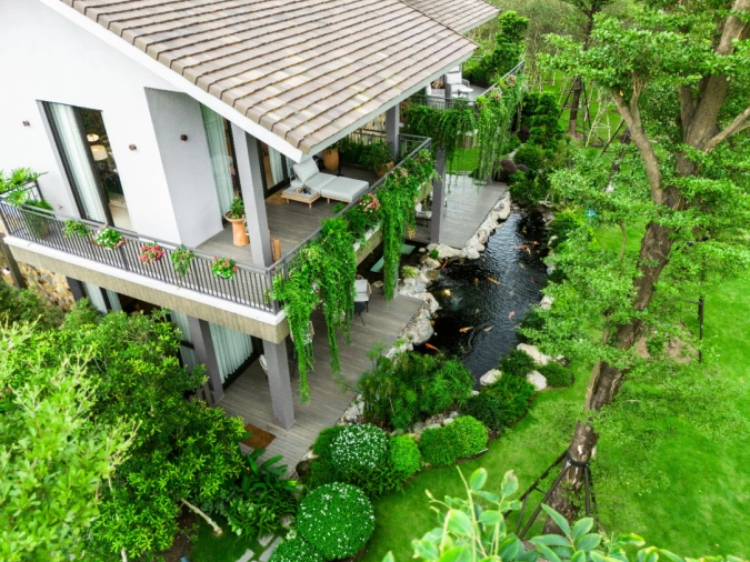 Retreat Forest – Dấu ấn 22 năm phát triển đô thị sinh thái của Ecopark 12 Biệt thự rừng tại Retreat Forest được bao quanh bởi cảnh quan cây xanh và mặt nước