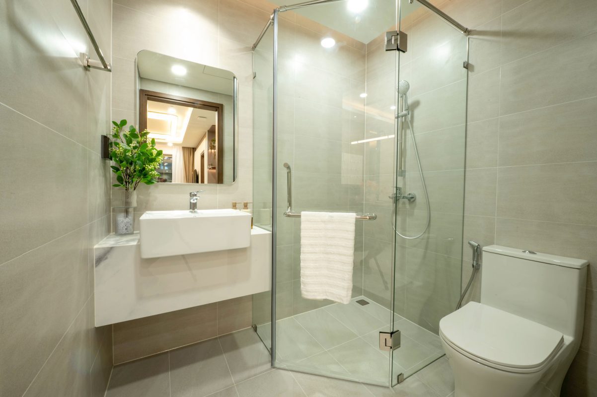 Căn hộ ở được bàn giao Full thiết bị nội thất cơ bản như bếp. toilet, hệ thống thiết bị điện...